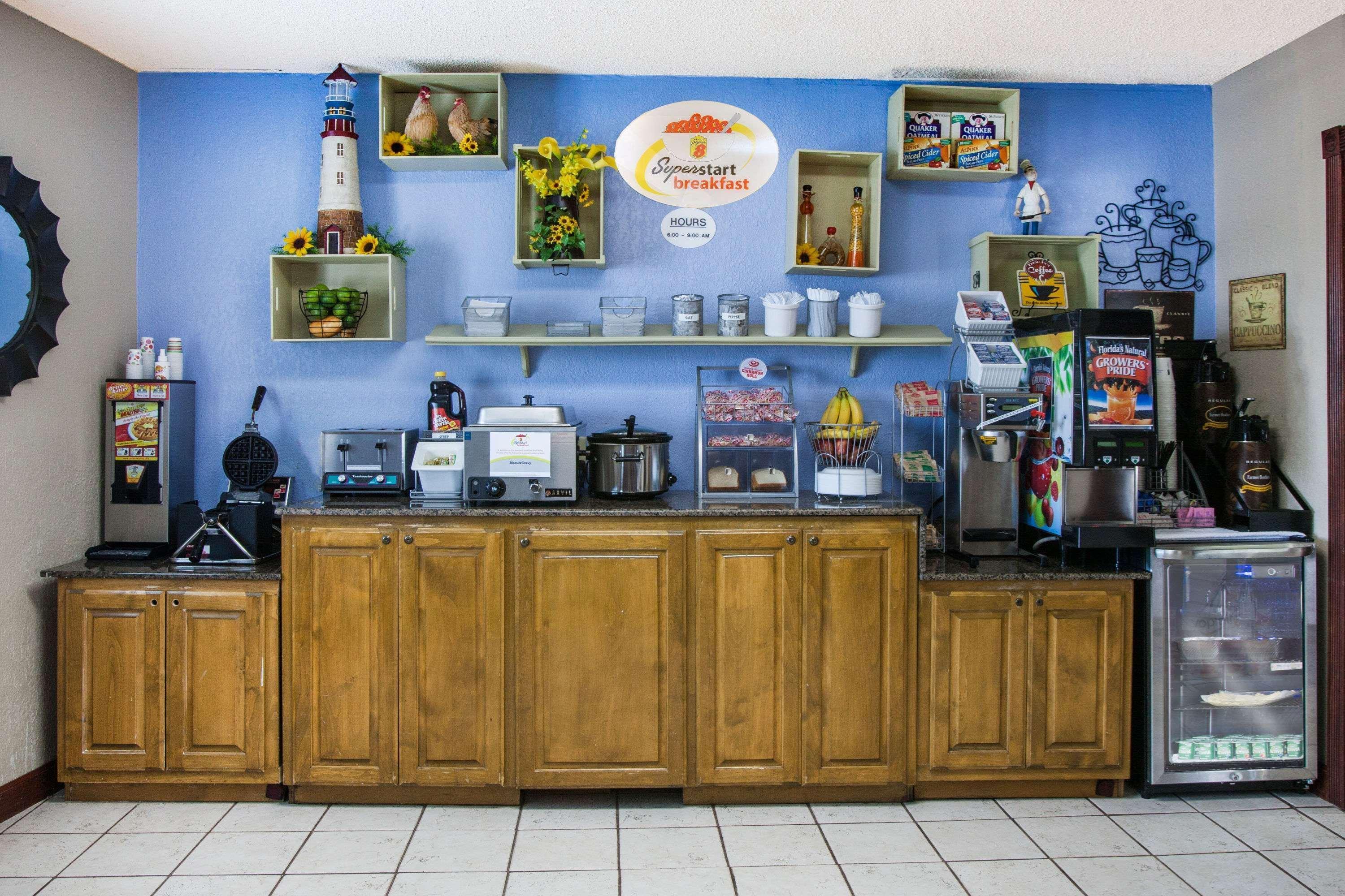 Super 8 By Wyndham Hot Springs Ξενοδοχείο Εξωτερικό φωτογραφία